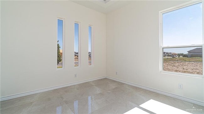 Building Photo - 2804 Magnolia Dr