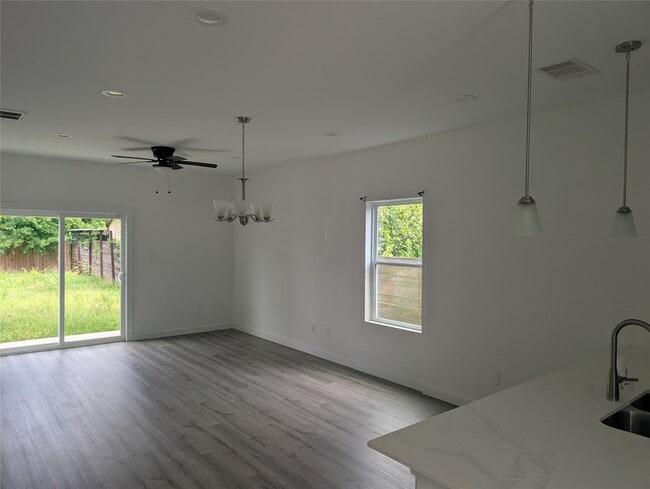 Building Photo - 7813 Hirsch Rd