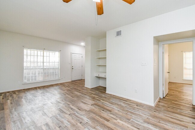 Building Photo - 2626 Holly Hall St