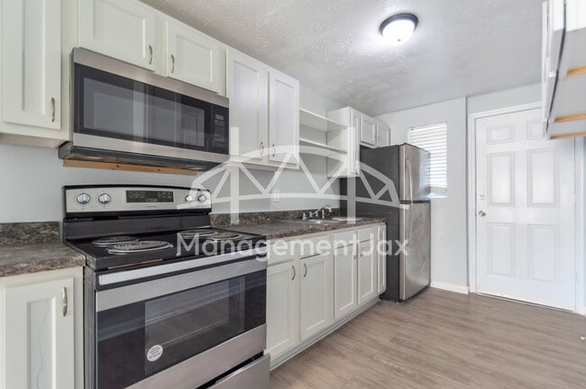 Building Photo - 4452 Bedivere Rd