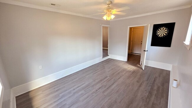 Building Photo - 3 BD 2 BA in Shamrock Village