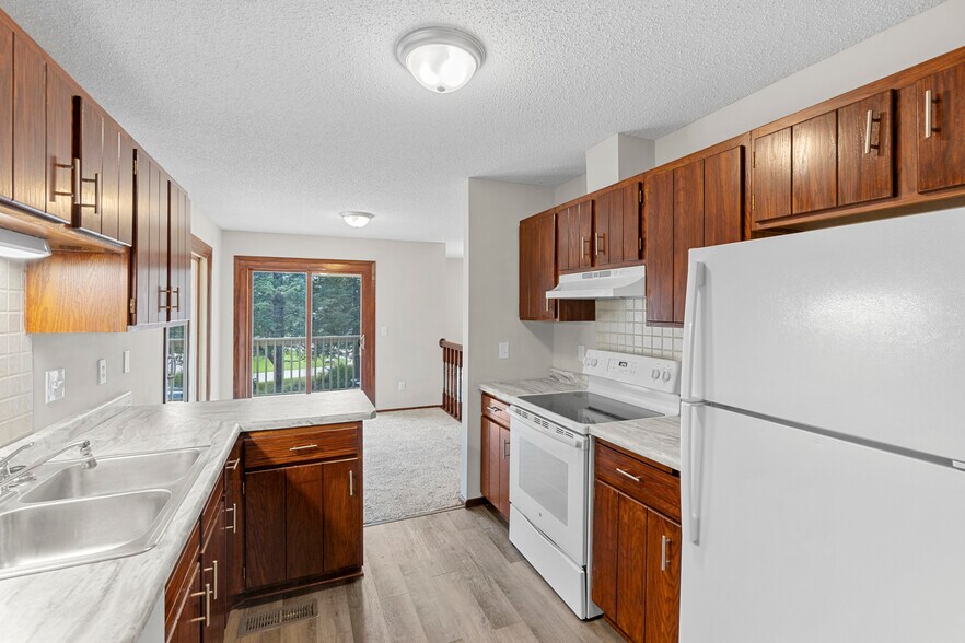 Chef's kitchen, professionally cleaned - 9774 Dorset Ln