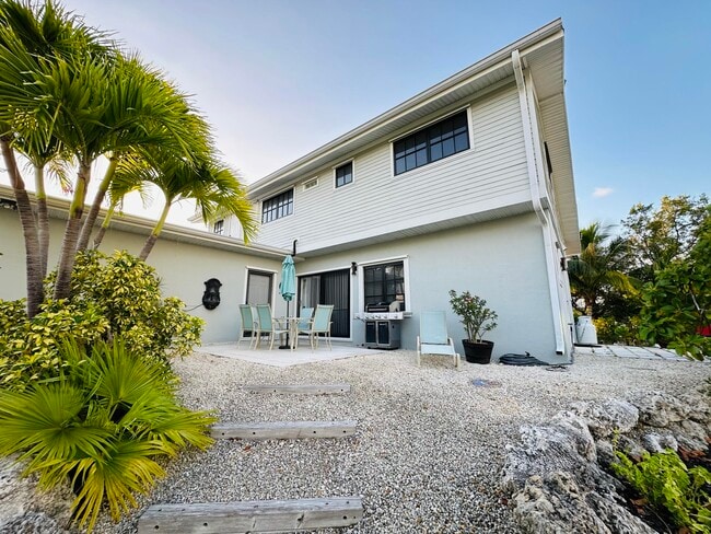 Building Photo - 980 Caribbean Dr