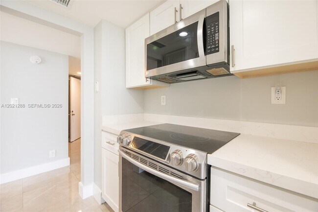 Building Photo - 3031 N Ocean Blvd