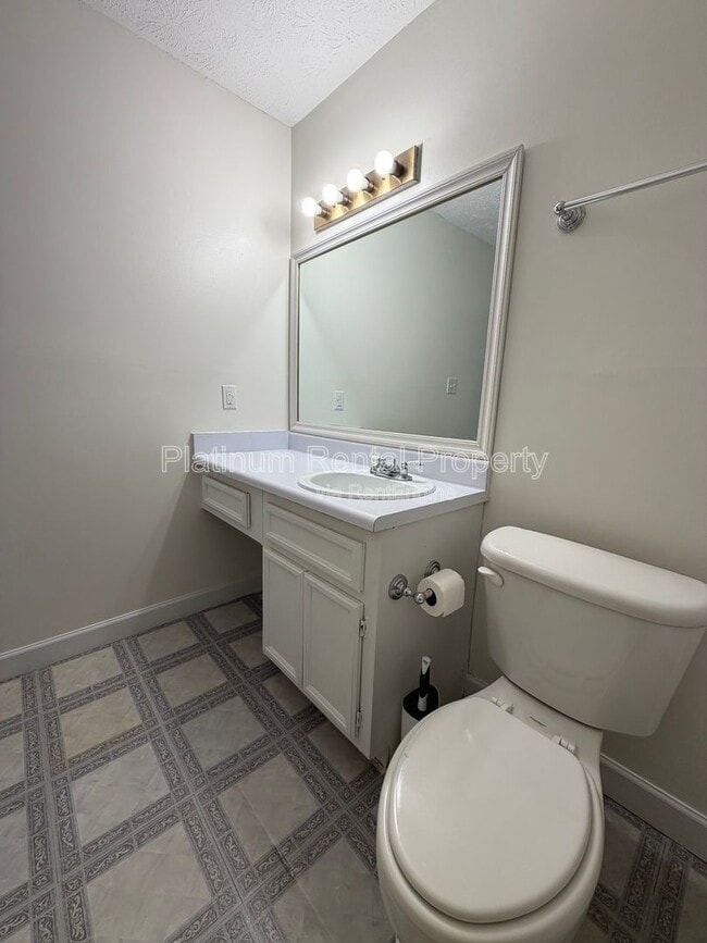 Building Photo - 906 Country Park Dr