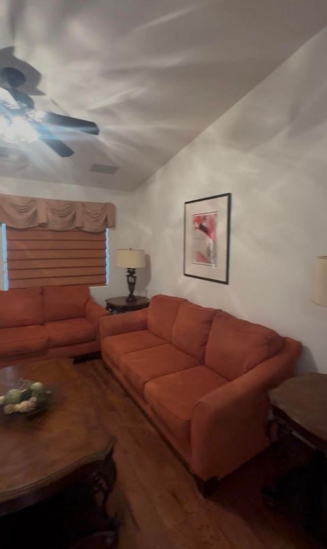 Building Photo - BEAUTIFUL 2 Bedroom 2 Bath Home