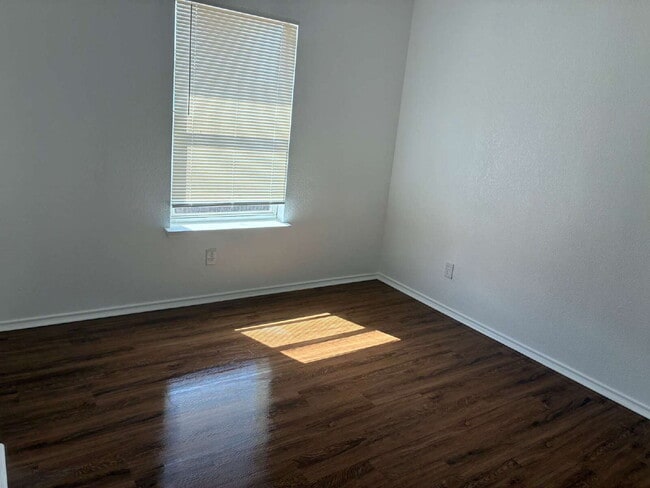 Building Photo - Four Bedroom/ Two and a Half Bed Home Near Brooks City Base