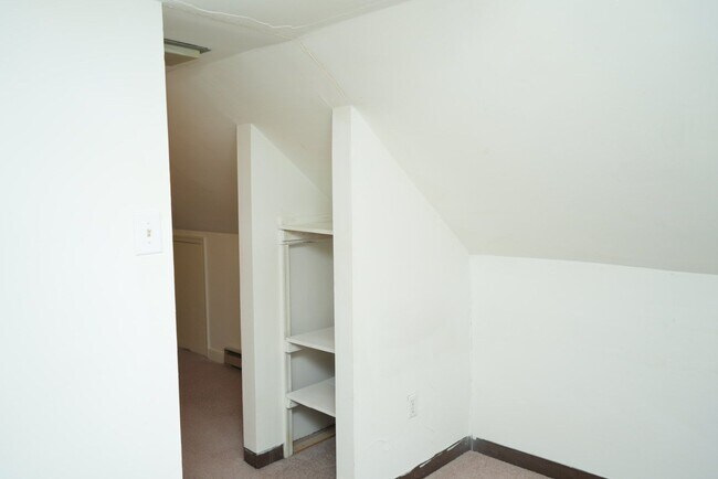Building Photo - 119 Harmon St