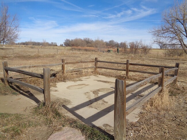 Building Photo - Cute Fountain-Area Rancher AVAILABLE NOW!