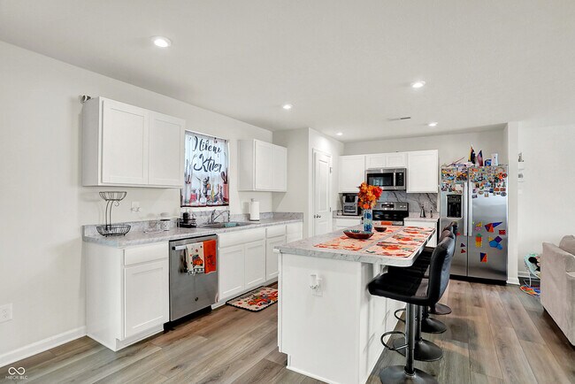 Building Photo - 910 Red Hls Ct