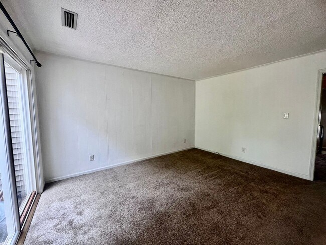Building Photo - 4080 Thomas Jefferson Dr