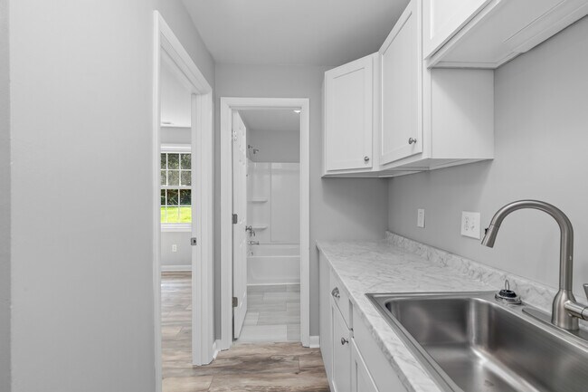 Building Photo - 109 Rodeo Ln