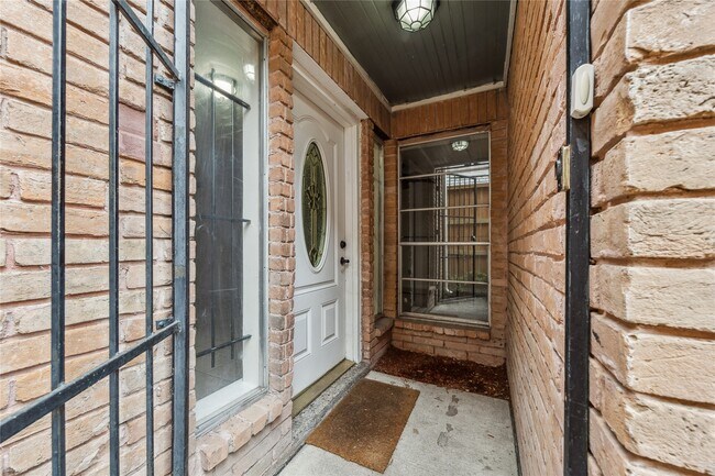 Building Photo - 705 Harold St