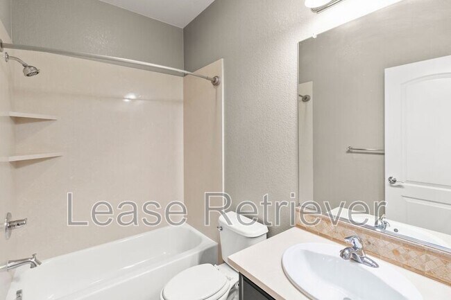 Building Photo - 479 W Esplanade Dr