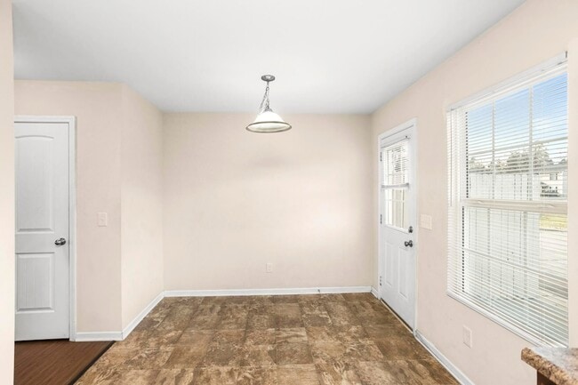 Building Photo - 1355 Macedonia Dr