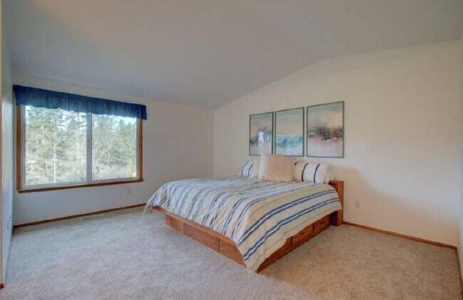 Building Photo - 2 Bedroom 2 bath located in Alderbook