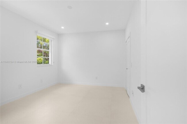 Building Photo - 3215 NE 184th St