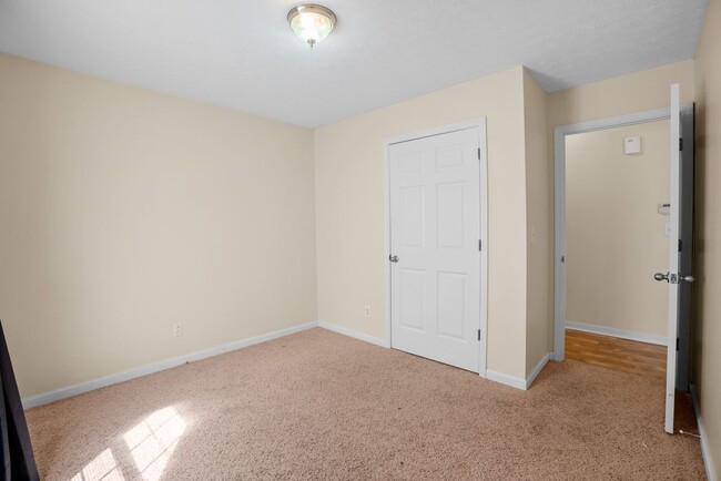 Building Photo - 214 Cumberland Cove Dr