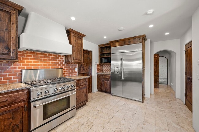 Building Photo - This Beautiful Hacienda Style Home combine...