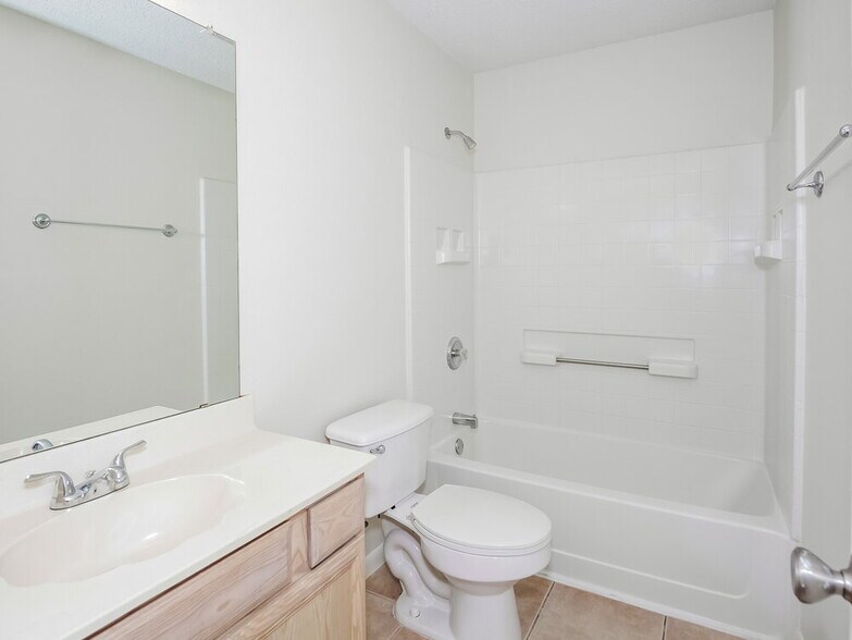 Building Photo - 925 Comiskey Ct