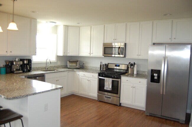 Building Photo - 388 W Birdie Ln