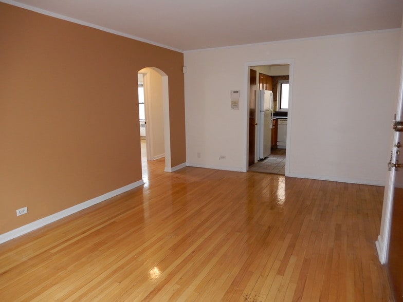 easy to keep clean - 1526 N Harlem Ave