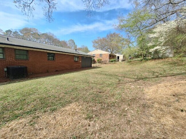 Building Photo - 5370 Longmeadow Ln
