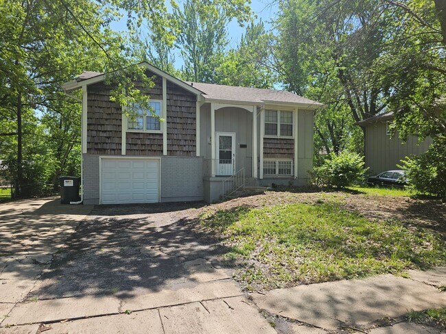 Building Photo - 7601 E 119th St