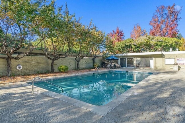 Building Photo - 2BD/2BA - Mountain View Condo with Pool, Spa & Clubhouse - Pets Welcome!