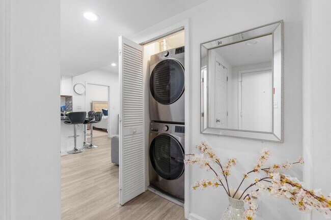 Building Photo - 920 Jefferson St