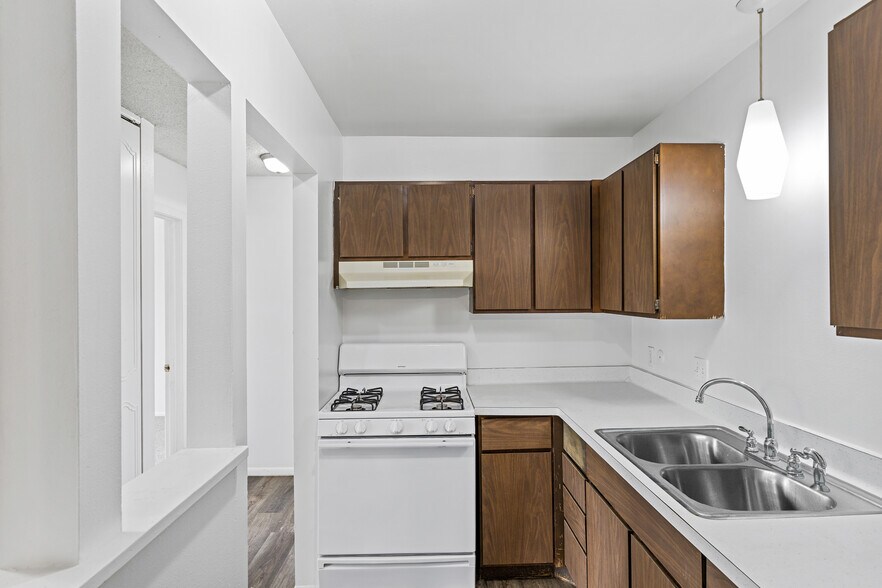 Building Photo - Riverside Apartments