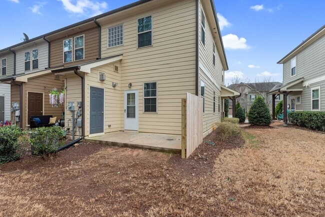 Building Photo - End Unit Townhome Available in Apex!