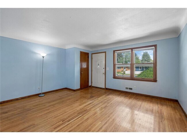 Building Photo - 5542 S 28th Ave