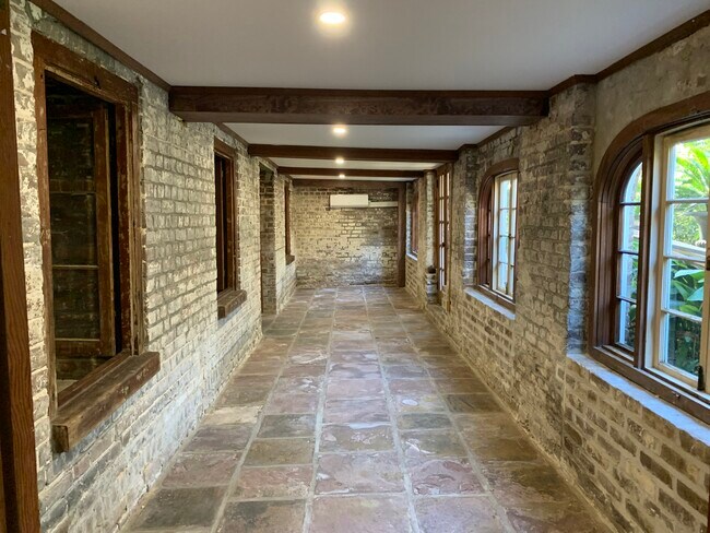 Building Photo - 20 Montagu St