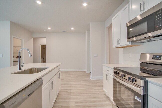 Building Photo - Fallschase 5-Bedroom Home – Pool, Playgrou...