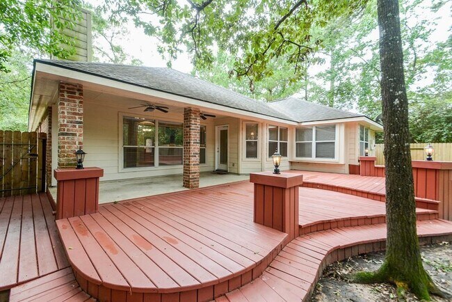 Building Photo - 18 Bonnaire Dr