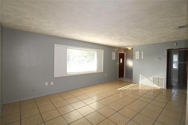 Building Photo - 2618 38th Ave W