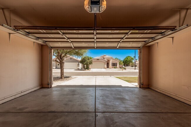 Building Photo - Newly Renovated 3-Bedroom Home in Gilbert