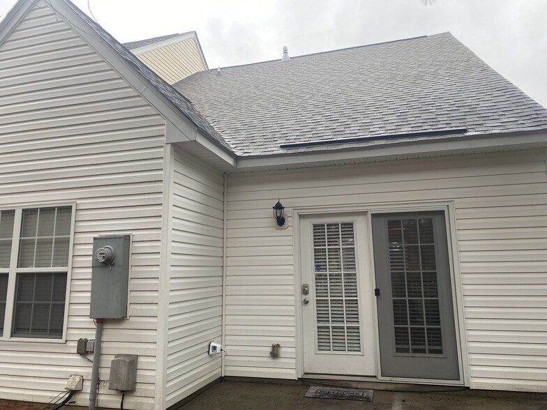 Building Photo - 8041 Christmas Ct