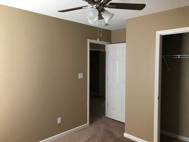 Building Photo - Prime location in  Clayton!