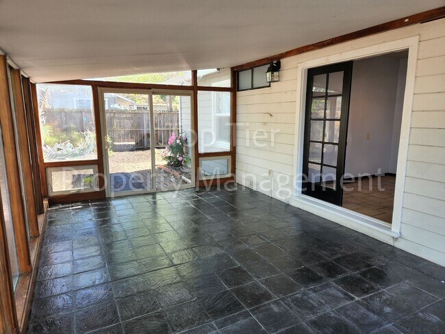 Building Photo - Cozy 2 Bed/1 Bath/ 816 Sqft House in Pleasant Hill available May 15th for lease!