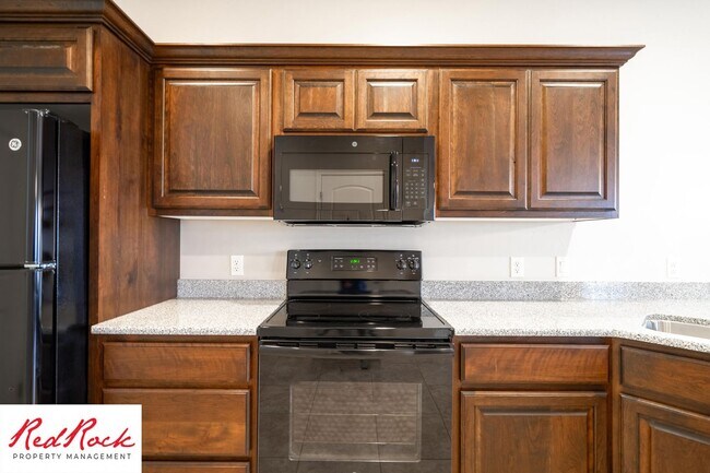 Building Photo - 3 Bedroom Townhome in Buena Vista Community