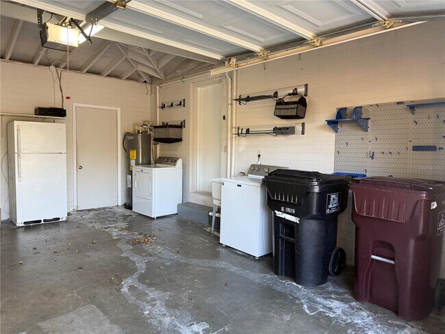 Building Photo - 2801 Nancy St