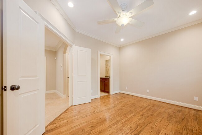 Building Photo - 232 Detering St