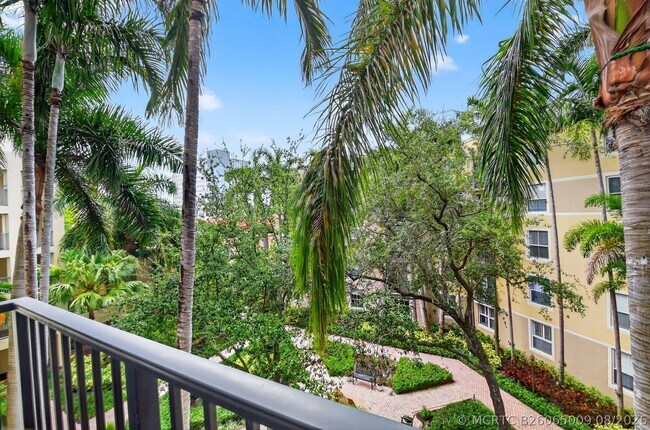 Building Photo - 630 S Sapodilla Ave