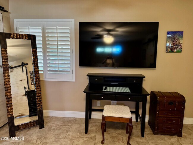 Building Photo - 5610 E Justine Rd