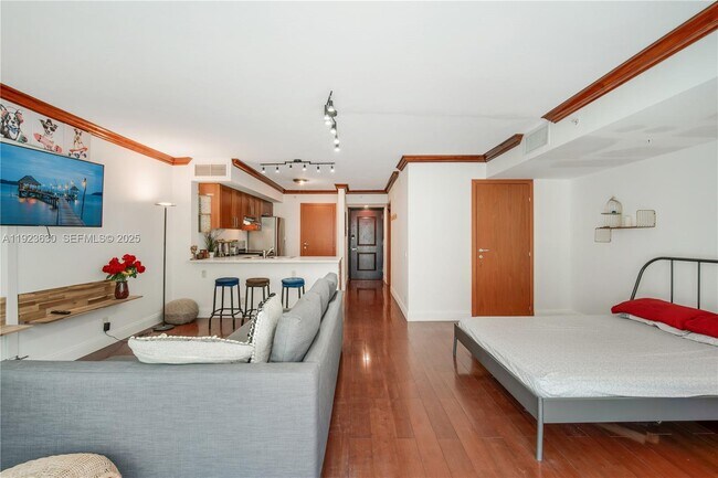 Building Photo - 9499 Collins Ave