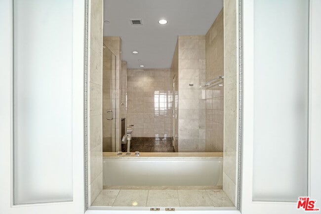 Building Photo - 900 W Olympic Blvd