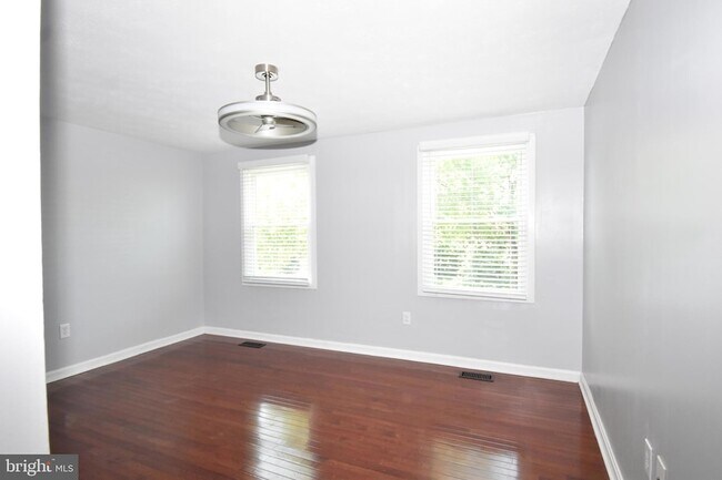 Building Photo - 8673 Cooperhawk Ct