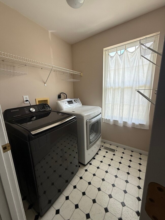 Building Photo - SIngle Family